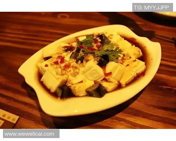 精美足球球星手办图片展示收藏魅力彰显运动与艺术的独特结合